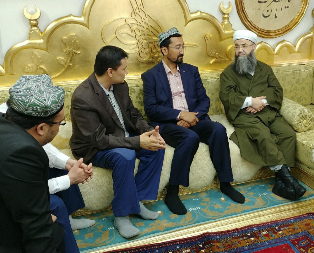 Doğu Türkistan Ulama Derneği Heyetinden Hocaefendiler Cübbeli Ahmet Hocaefendiyi Ziyaret Etti