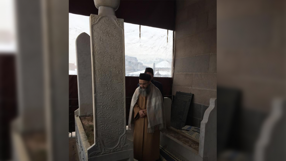 Osman Efendi Hazretleri’nin kabr-i şerîfini ziyâret