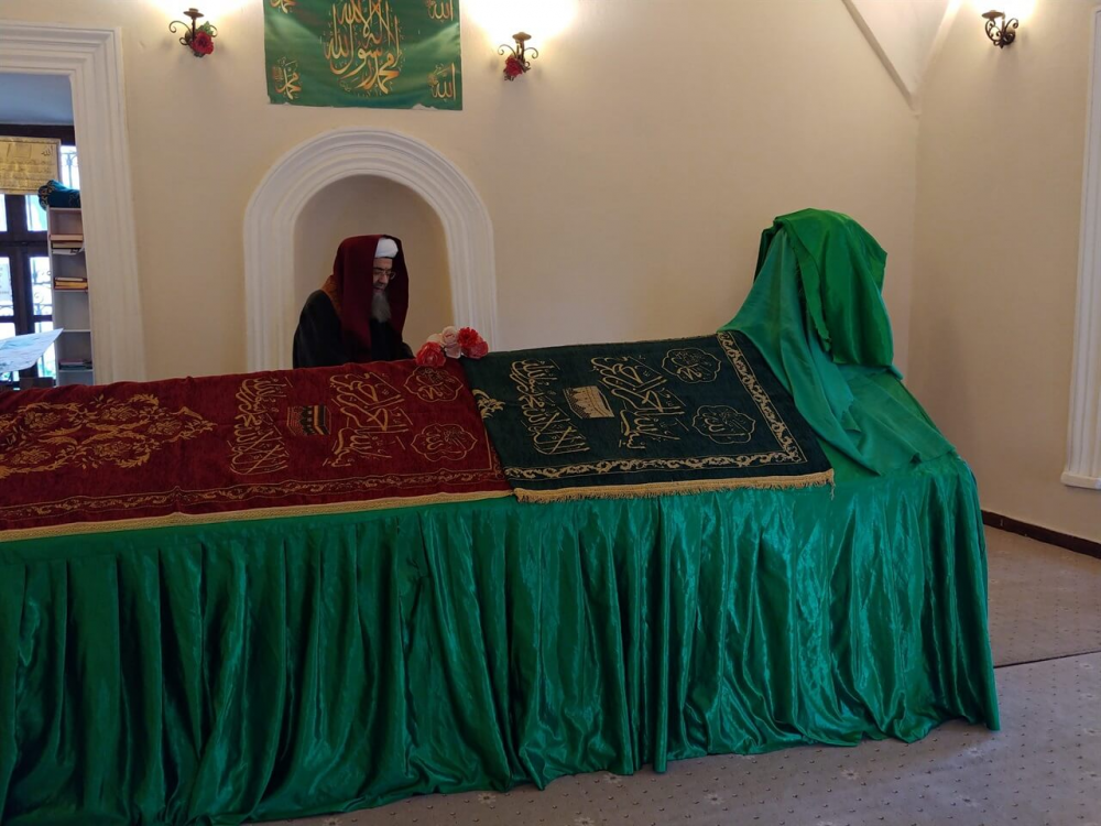 “Emir Sultân” Lakaplı Seyyid Mükerramuddîn Hazretleri’nin Kabr-i Şerîfi’ni Ziyâret