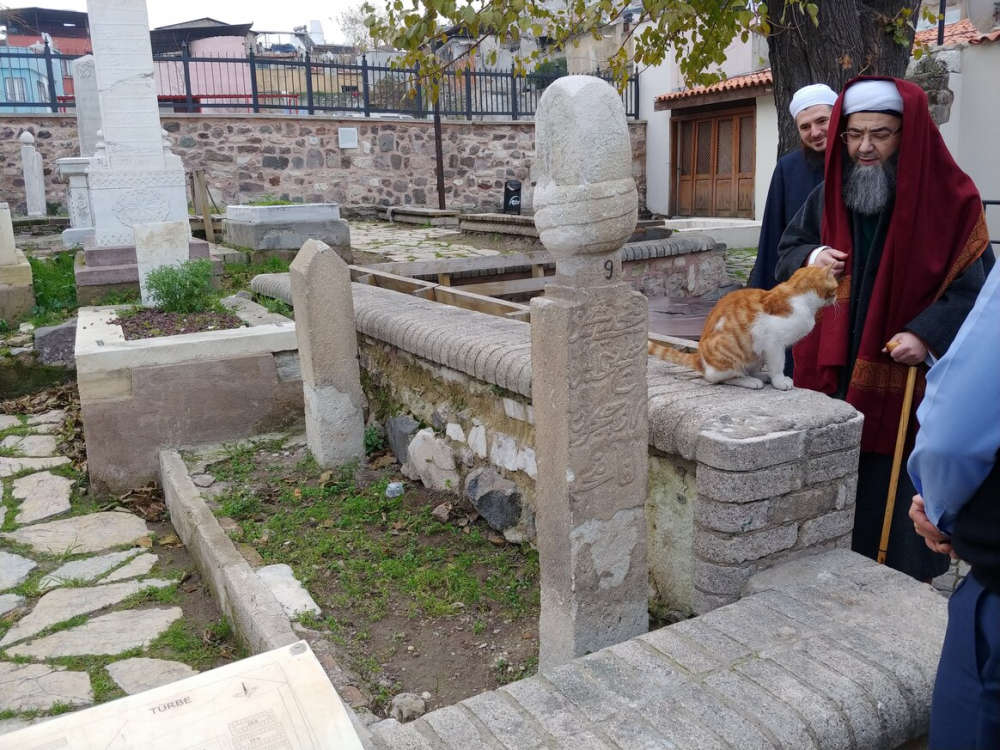 Nakşibendî Meşâyıhından Şeyh Abdullâh en-Nakşibendî Kuddise Sirruhû Hazretleri’nin kabr-i şerîfini ziyaret