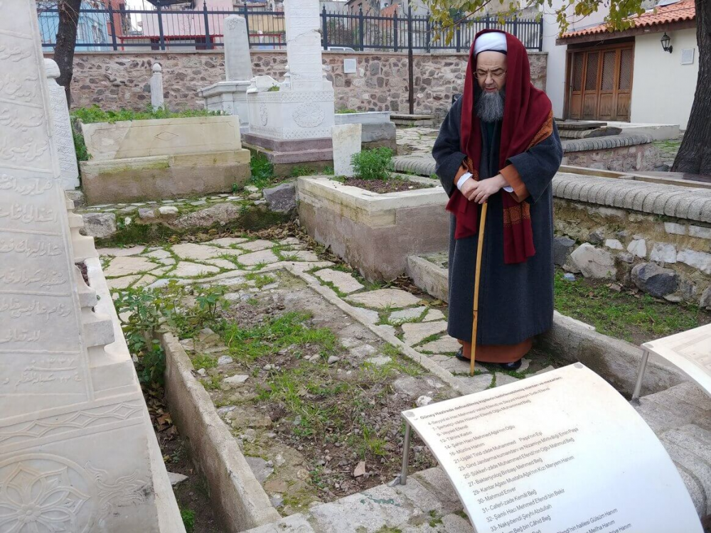 İzmir’in mânevî mimârı Eğribozlu Ahmet Efendi Hazretleri’nin kabr-i şerîfini ziyâret