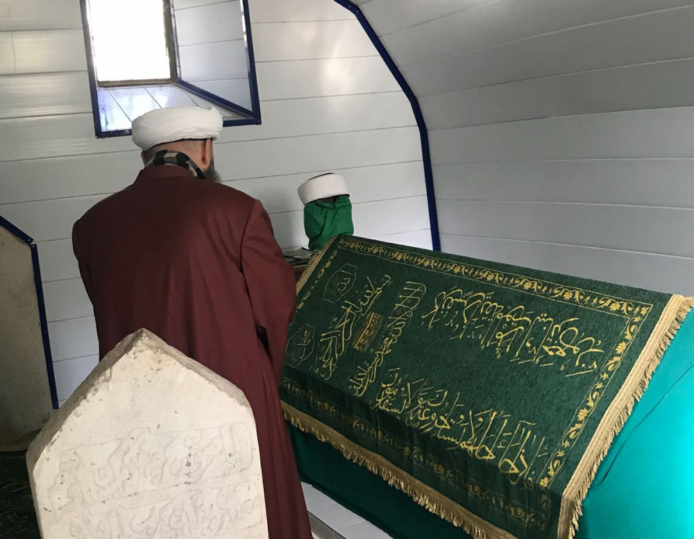 Cübbeli Ahmet Hocaefendi, Şems-i Bitlîsî Hazretleri'nin Kabr-i Şerîfini Ziyâret Etti