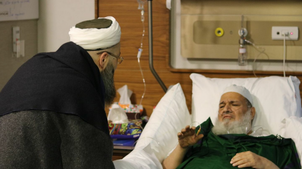Cübbeli Ahmet Hoca, ameliyat olan Seyyid İbrahim el-Ahsâî Hazretlerini hastanede ziyaret etti.