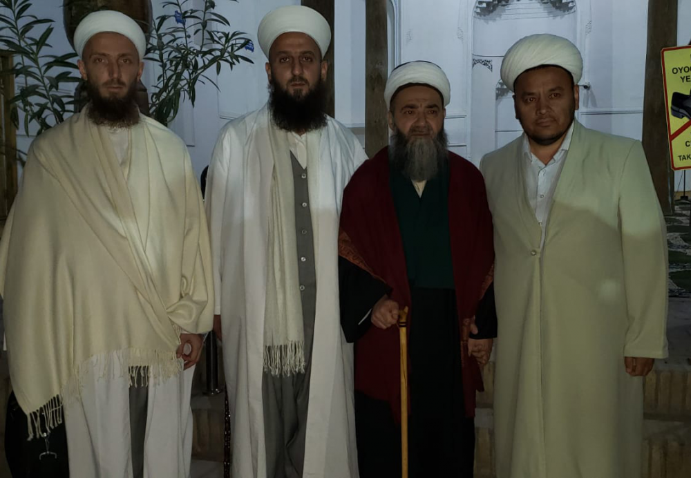 Ubeydullâh Ahrâr Hazretleri'nin 17. kuşaktan torunu olan ve o makamda bulunan câmi-i şerîfin imamı Şöhret Hân
