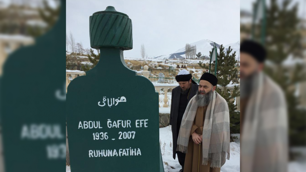 Abdülğafûr Efe Hazretleri ve ağabeyi Şeyh Muhammed Zekî Hazretleri’nin kabr-i şerîflerini ziyâret