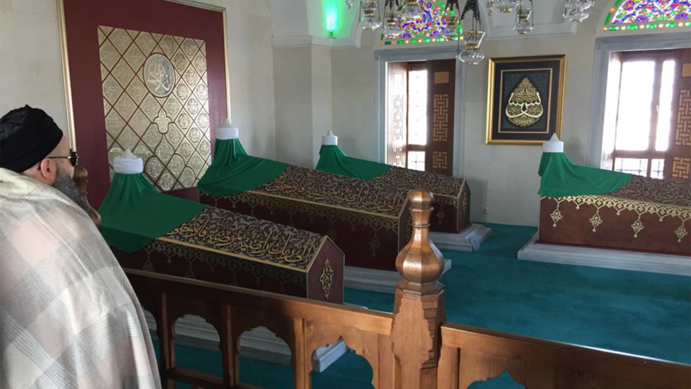 Alvarlı Muhammed Lütfî Efendi Hazretleri ve Babası Hâce Hüseyin Efendi Hazretleri’nin kabr-i şerîflerini ziyâret