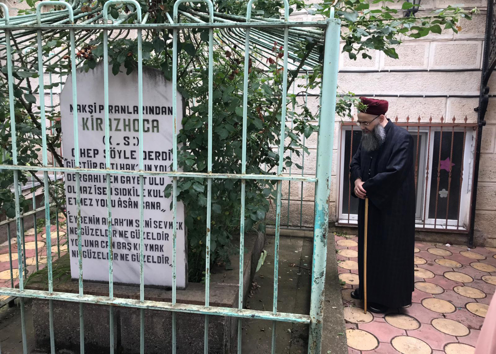 Cübbeli Ahmet Hocaefendi, Ordu Korgan’da Kiraz Hoca (Mehmet AKKİRAZ)’ın Kabr-i Şerîfini Ziyâret Etti