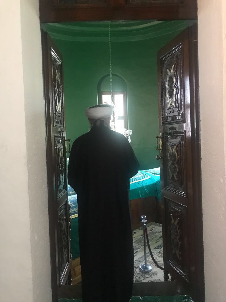Cübbeli Ahmet Hocaefendi, Muhammed Küfrevî Hazretleri ve âilesi'nin kabr-i şerîfini ziyâret etti — 2. fotoğraf