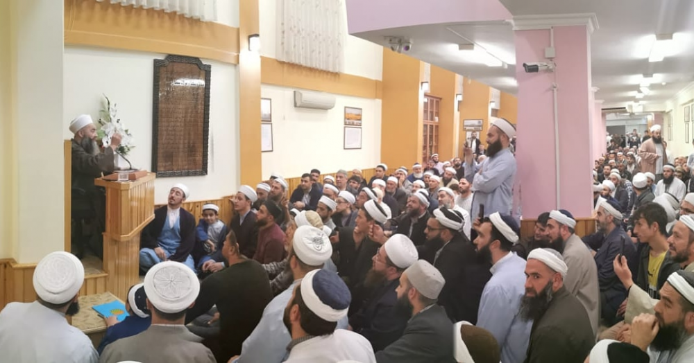 Cübbeli Ahmet Hocaefendi, kendisinin Mersin'de olduğunu duyan insanların yoğun telefonları üzerine Sıla Derneği'nde sohbet yaptı
