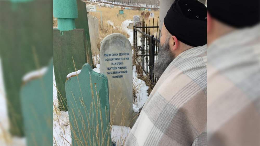 Şeyh Osman Bedruddîn Erzurûmî Hazretleri’nin Babası Hâfız Selmân Sükûtî Hazretleri’nin kabr-i şerîfini ziyâret