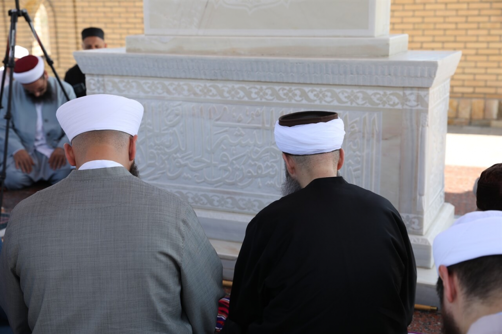 Ârif Dikkenârî Kuddise Sirruhû Hazretleri’ni ziyâret