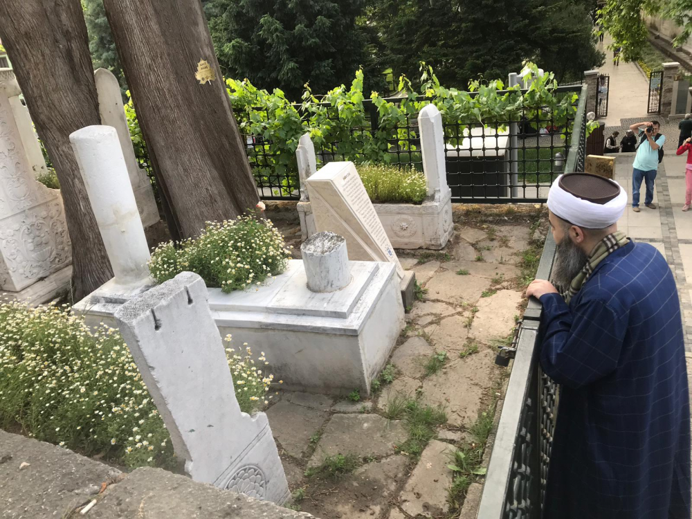 Büyük velî Hasan Cân Hazretleri’nin kabrini ziyâret