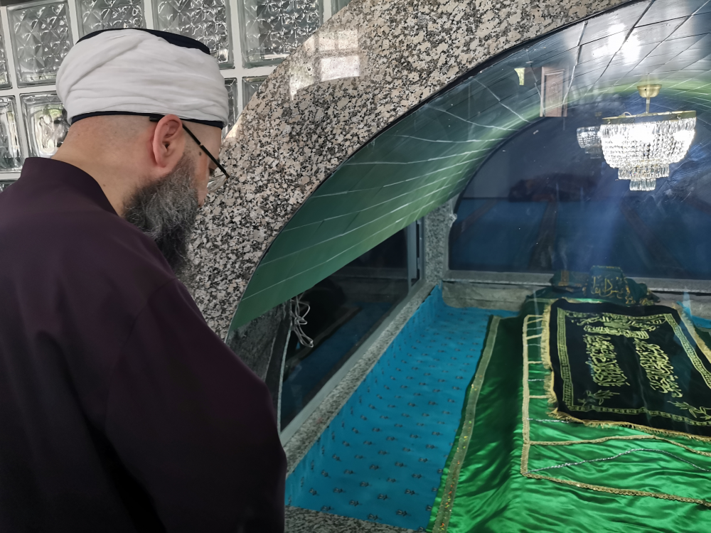 ‘Alî Sebtî Hazretleri’nin i’tikâf yaptığı mübârek mekânda yatan torunu Şeyh Salâhuddîn Efendi’nin kabr-i şerîfi