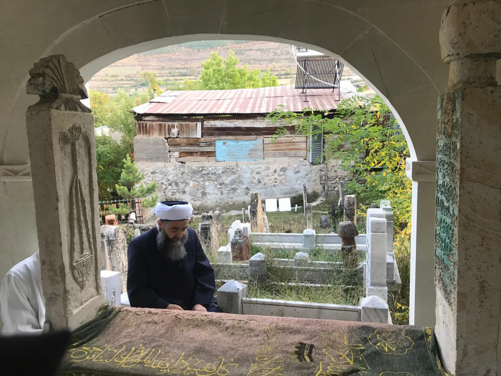 Mevlânâ Hâlid-i Bağdâdî Hazretleri'nin Halîfelerinden Feyzullâh Kishâvî Efendi'nin Kabr-i Şerîfini Ziyâret