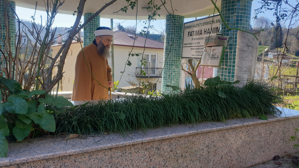 Mahmud Efendi Hazretlerimizin Annesi Fâtıma Annemizin Kabr-i Şerîfini Ziyâret
