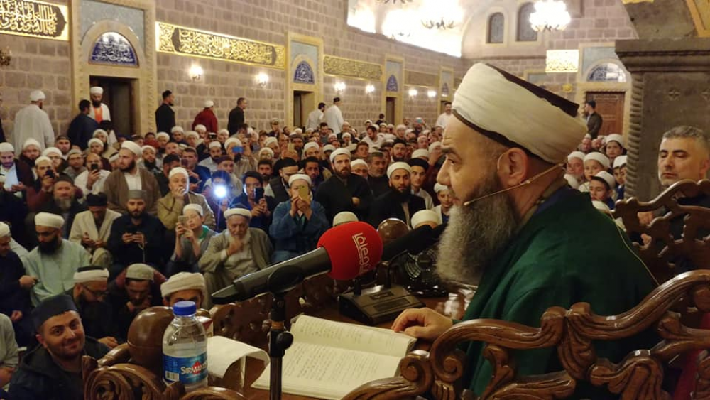 Cübbeli Ahmet Hocaefendi, Mahmud Efendi Camii Şerîfi’nde Yaptığı Sohbetin Terâvîh Namazını da Kıldırdı