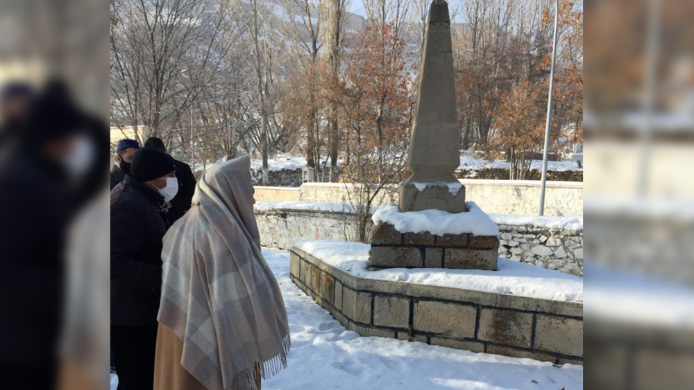 Nazlı Baba Hazretleri’nin kabr-i şerîfini ziyâret