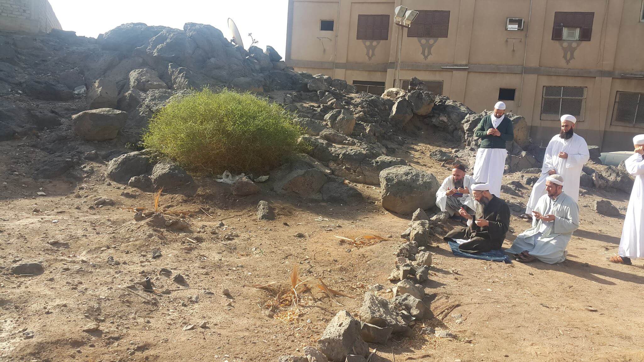 Vefatında Arş’ın Titrediği Sa‘d ibni Mu‘âz (Radıyallâhu Anh)ın Kabr-i Şerîfini Ziyaret — 3. fotoğraf