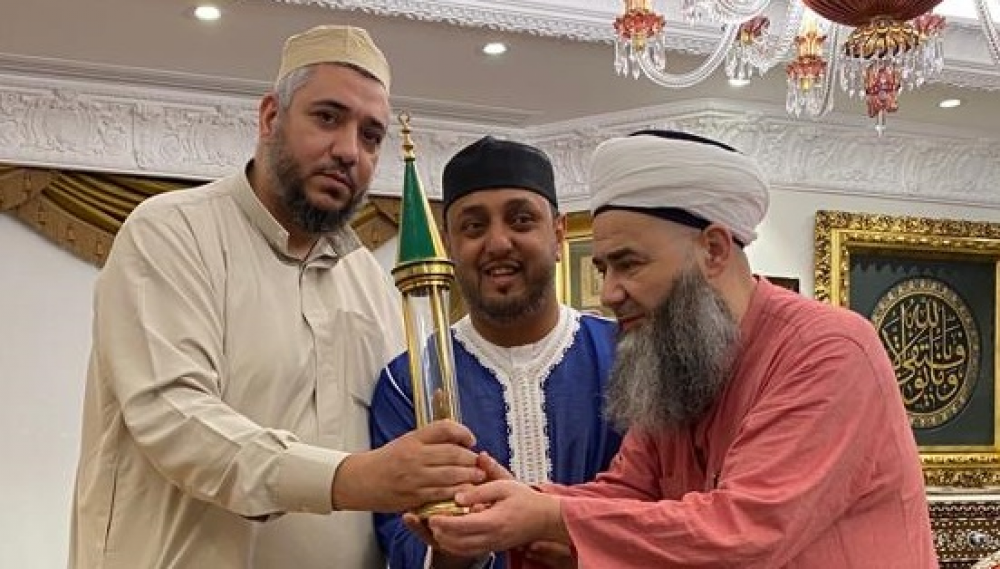 Seyyid Halid el-Hâşimî Hazretleri ile onun şeyhi Lübnan seyyidlerinden Mahmûd eş-Şâ'ır Hazretleri ziyâret geldi