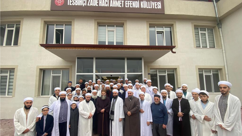Cübbeli Ahmet Hocaefendi Kayseri’de Mahmud Efendi Hazretleri’nin Hocasının İsmiyle Müsemmâ Olan Tesbihçizâde Hacı Ahmet Efendi Külliyesi’ni Ziyâret Etti