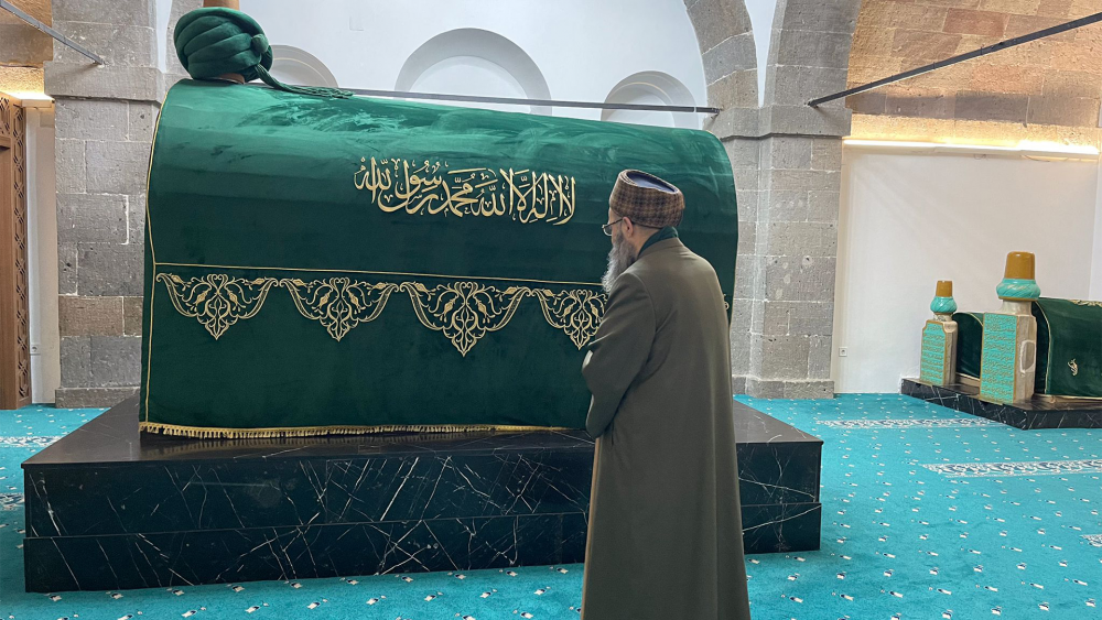 Cübbeli Ahmet Hocaefendi, Mevlânâ Celâleddîn-i Rûmî Hazretleri’nin Şeyhi ve Mürşidi, Kayseri’de Medfun Bulunan Seyyid Burhâneddîn Hazretleri’nin Kabr-i Şerîfini Ziyâret Etti